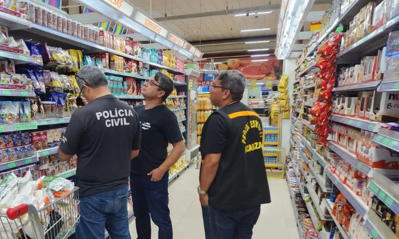 Imagem ilustrativa da imagem Ação apreende produtos vencidos e com fungos em supermercados da Grande Vitória
