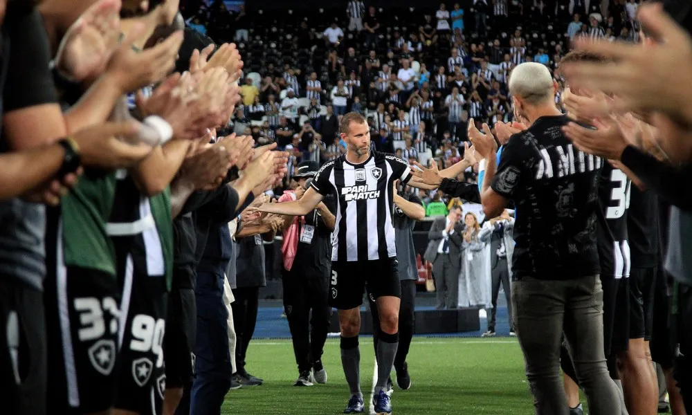 Imagem ilustrativa da imagem Botafogo empata e avança em 2º na Sul-Americana em possível adeus de Castro