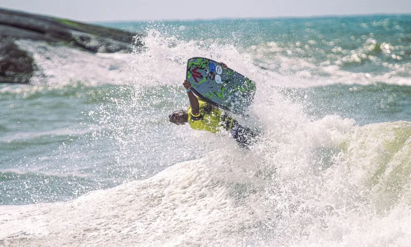 Imagem ilustrativa da imagem Circuito Brasileiro de Bodyboarding começa com ondas de até 2 metros