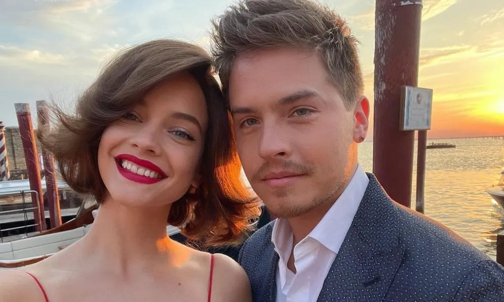 Imagem ilustrativa da imagem Dylan Sprouse, ex-estrela da Disney, anuncia que está noivo