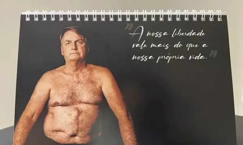 Imagem ilustrativa da imagem Eduardo Bolsonaro lança calendário com foto do pai mostrando cicatriz da facada