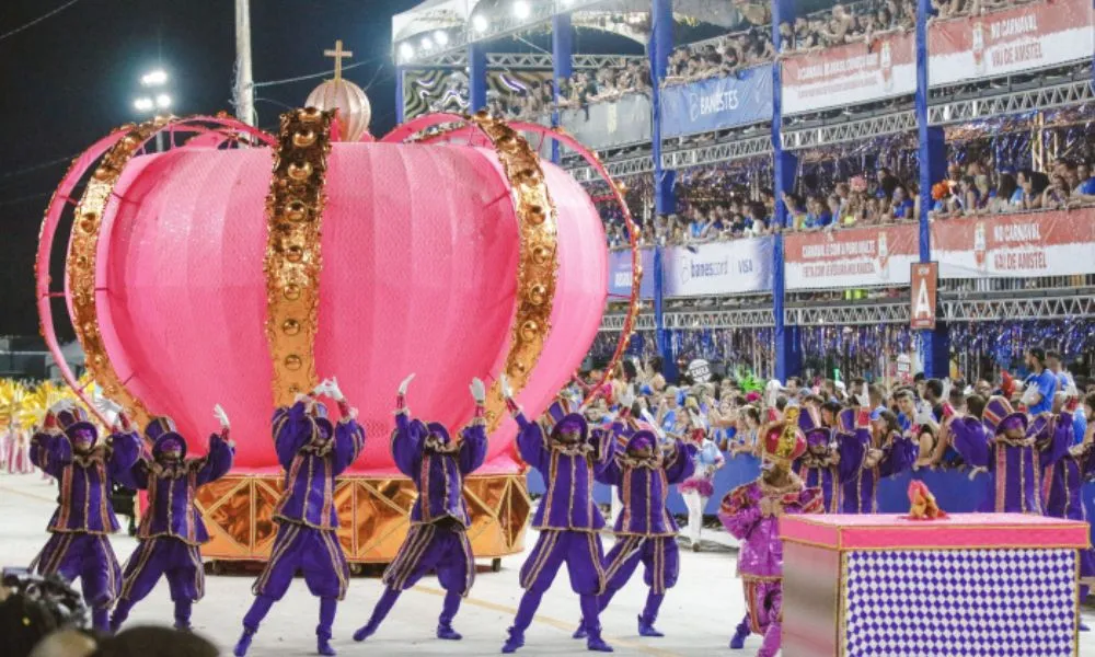 Imagem ilustrativa da imagem Escola de samba tem coroa gigante furtada dentro de terreno em Vitória