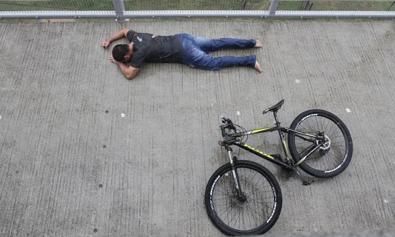 Imagem ilustrativa da imagem FOTOS | Bombeiros simulam resgate de ciclistas feridos na Terceira Ponte