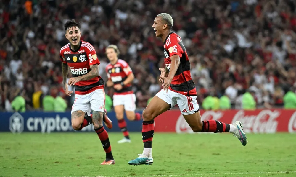 Imagem ilustrativa da imagem Flamengo bate Racing e encaminha vaga na Libertadores