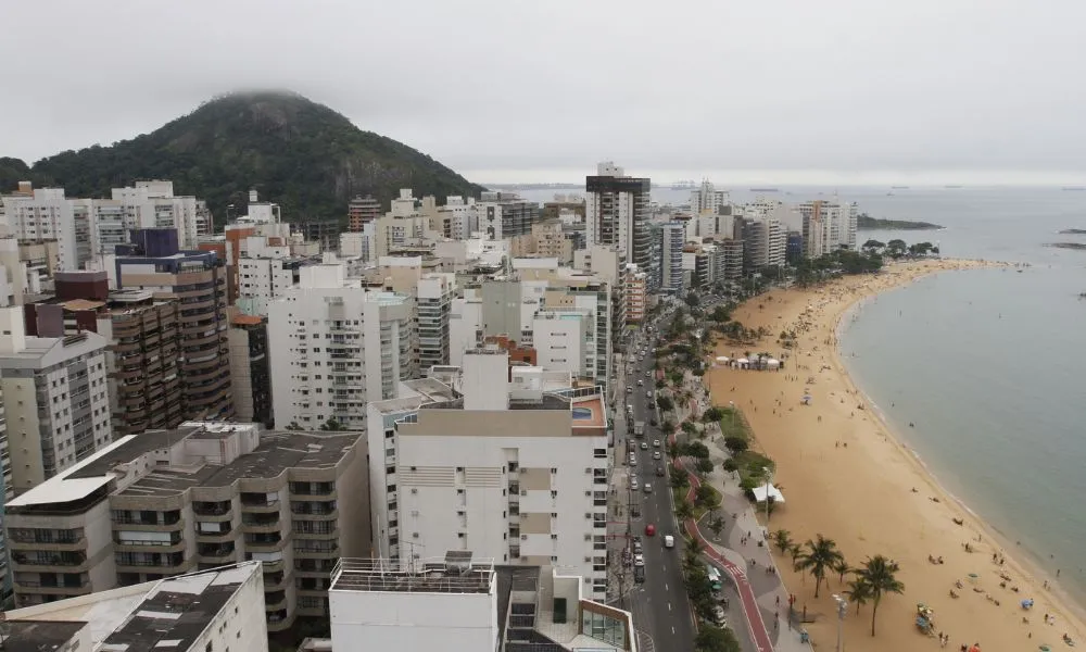Imagem ilustrativa da imagem Homem tenta estuprar adolescente dentro do mar na Praia da Costa