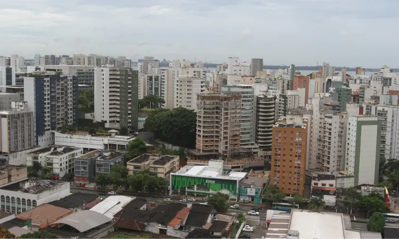 Imagem ilustrativa da imagem Moradores vão à Justiça contra barulho e baderna na Praia do Canto