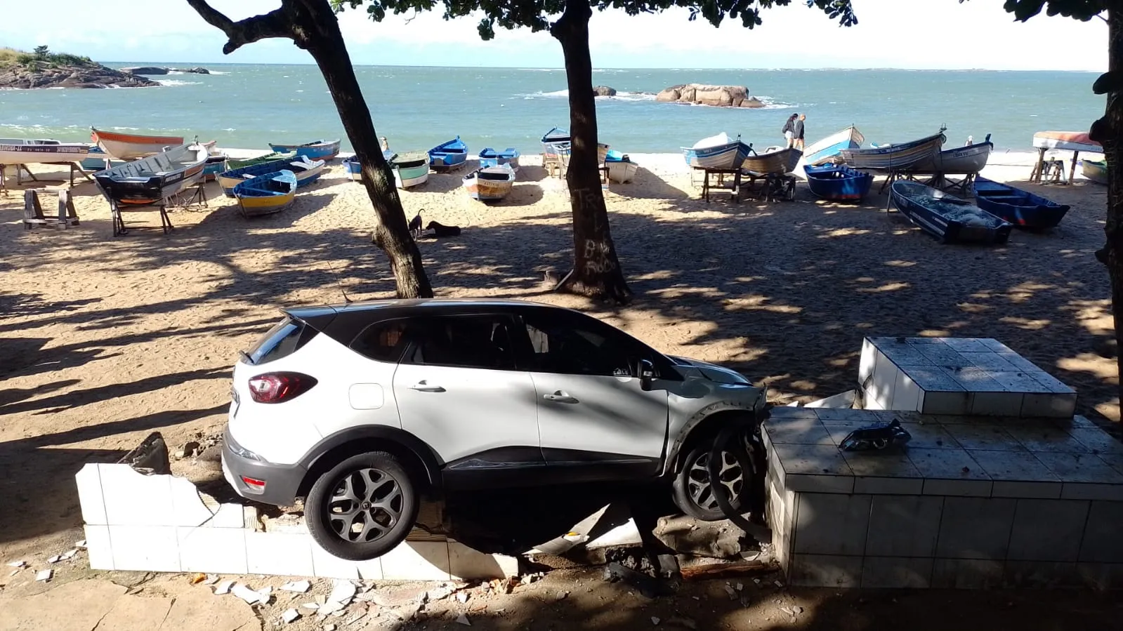 Imagem ilustrativa da imagem Motorista é detido após invadir calçadão na Praia da Costa