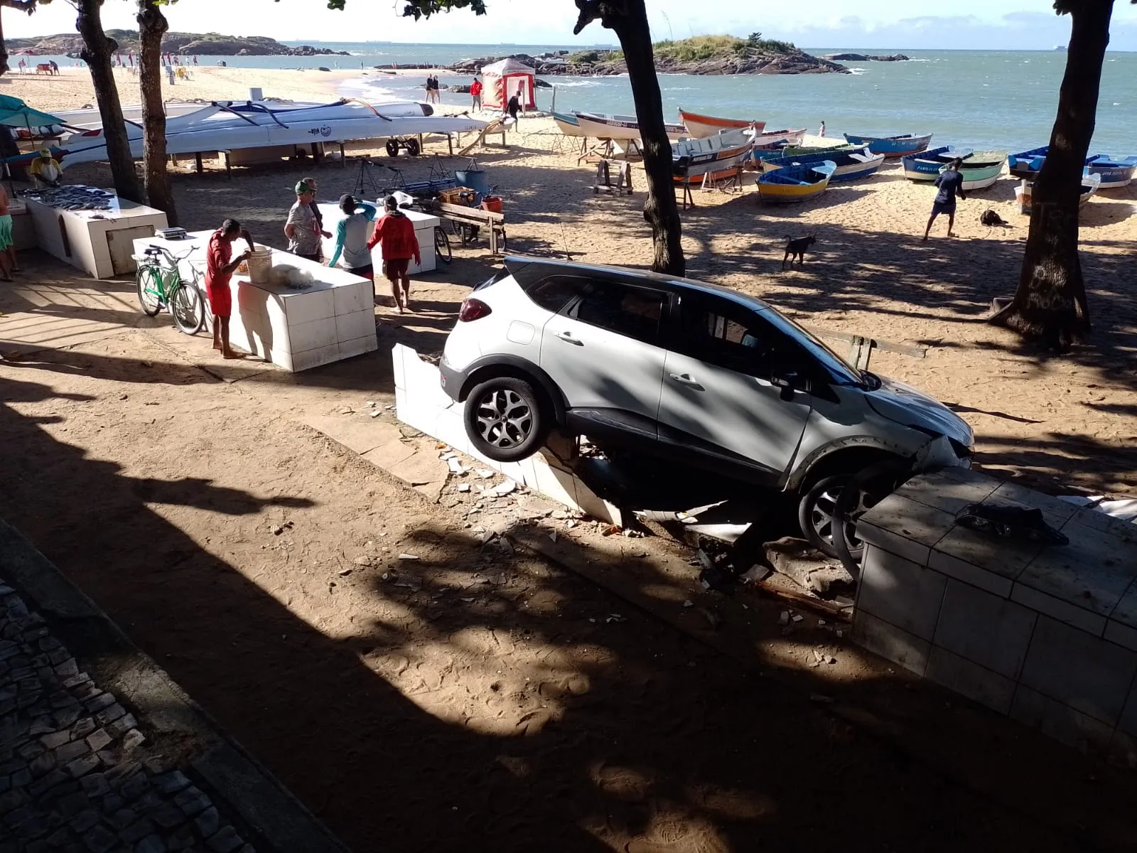 Imagem ilustrativa da imagem Motorista é detido após invadir calçadão na Praia da Costa