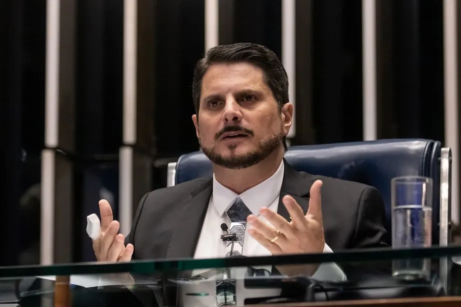 Imagem ilustrativa da imagem Polícia Federal pediu a prisão de senador capixaba, mas Moraes negou