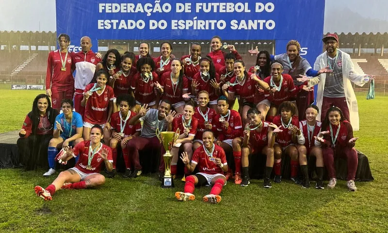 Imagem ilustrativa da imagem Vila Nova levanta a taça do Capixabão feminino pela 9ª vez