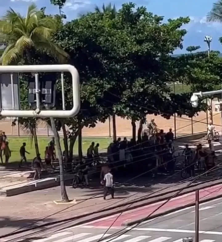 Imagem ilustrativa da imagem Homem baleado em pleno domingo de sol na orla do Pina, no Recife