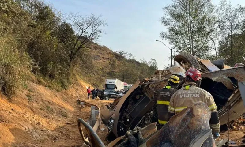 Imagem ilustrativa da imagem Acidente com corintianos: motorista do ônibus está internado em estado grave