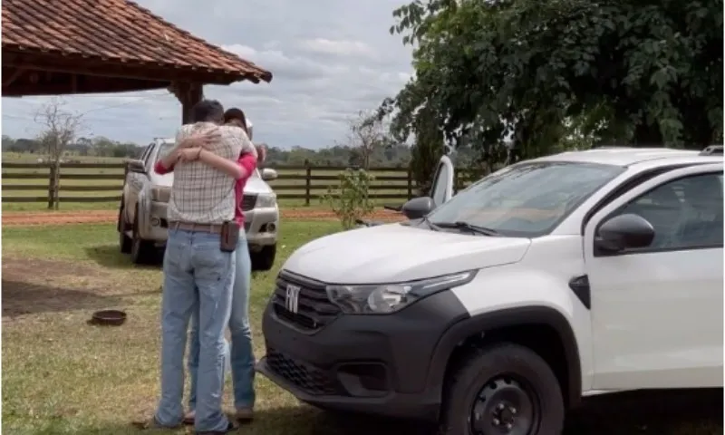 Imagem ilustrativa da imagem Ana Castela dá carro de R$ 100 mil de presente para primo