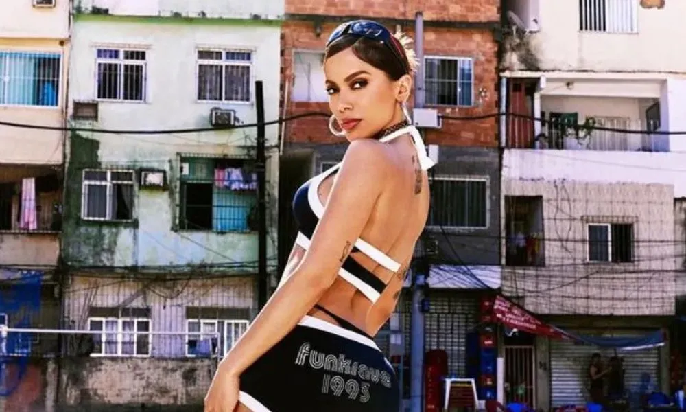 Imagem ilustrativa da imagem Anitta lança "A Favela Love Story", pacote com "Funk Rave" e duas inéditas