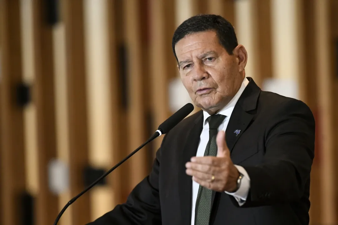 Imagem ilustrativa da imagem Após Bolsonaro ficar inelegível, Mourão diz que TSE "cassa vontade popular"