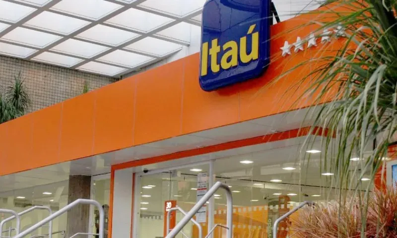 Imagem ilustrativa da imagem Após ficar fora do ar o dia todo, Itaú informa que app volta a funcionar