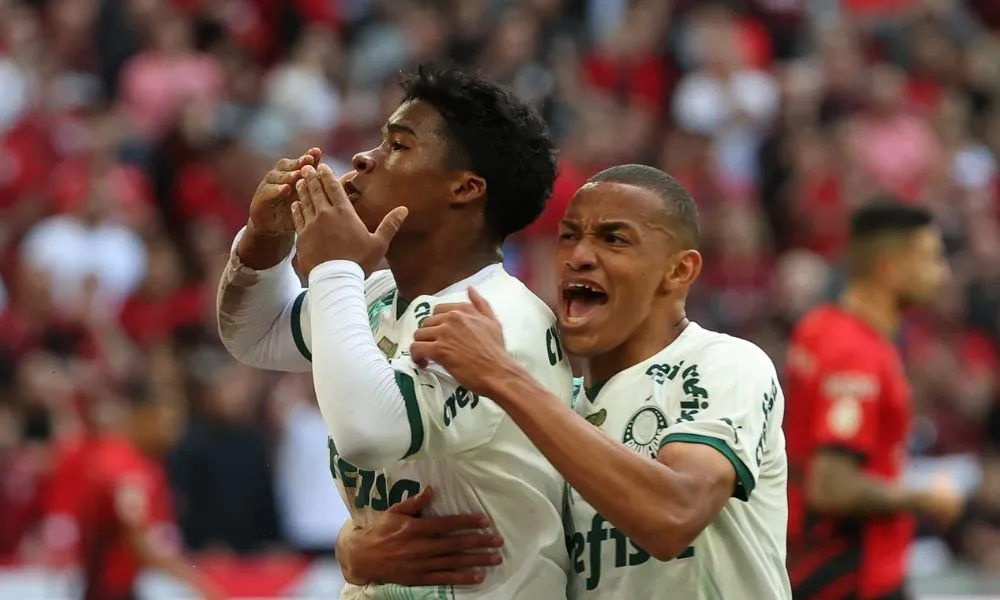 Imagem ilustrativa da imagem Athletico e Palmeiras empatam em jogaço com brilho de Endrick e Vitor Roque