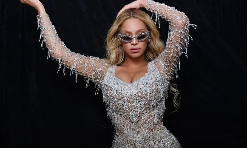 Imagem ilustrativa da imagem Beyoncé veste marca brasileira em show da turnê 'Renaissance'
