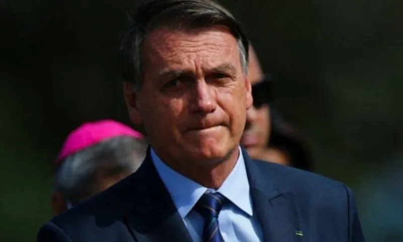 Imagem ilustrativa da imagem Bolsonaro diz que estratégia de confissão de Mauro Cid "é camicase"