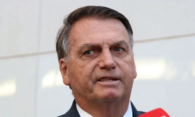 Imagem ilustrativa da imagem Bolsonaro diz que fez depósito de R$ 913 mil para pagar multas da pandemia