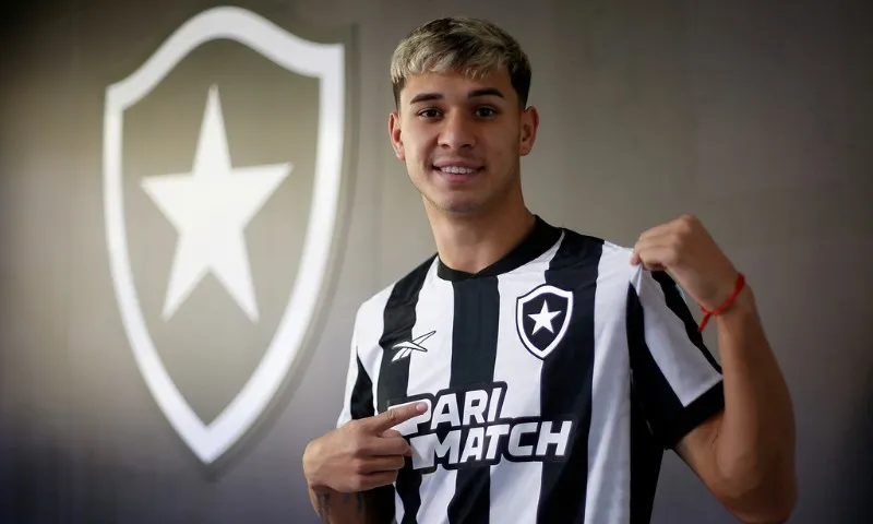 Imagem ilustrativa da imagem Botafogo anuncia contratação de lateral-direito campeão mundial com o Uruguai