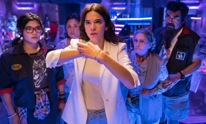 Imagem ilustrativa da imagem Bruna Marquezine lamenta não poder divulgar 'Besouro Azul' por causa da greve