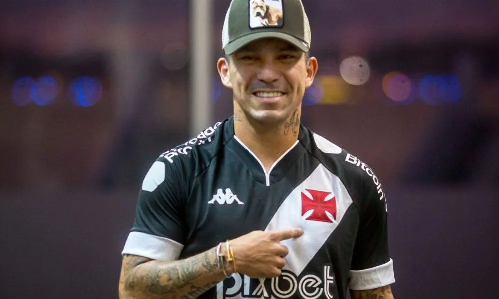 Imagem ilustrativa da imagem Capitão do Chile, Medel chega ao Vasco prometendo muita garra