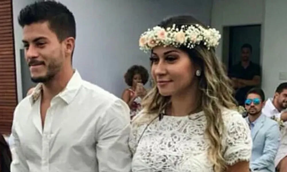 Imagem ilustrativa da imagem Casamento surpresa de Arthur Aguiar e Maíra Cardi é anulado