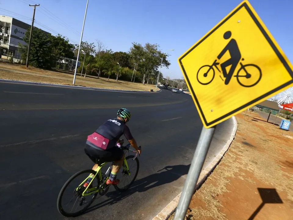 Imagem ilustrativa da imagem Ciclista morre atropelado por ônibus em Jaboatão