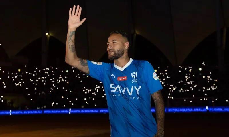 Imagem ilustrativa da imagem Com show de drones no céu, Neymar é apresentado antes de partida do Al Hilal