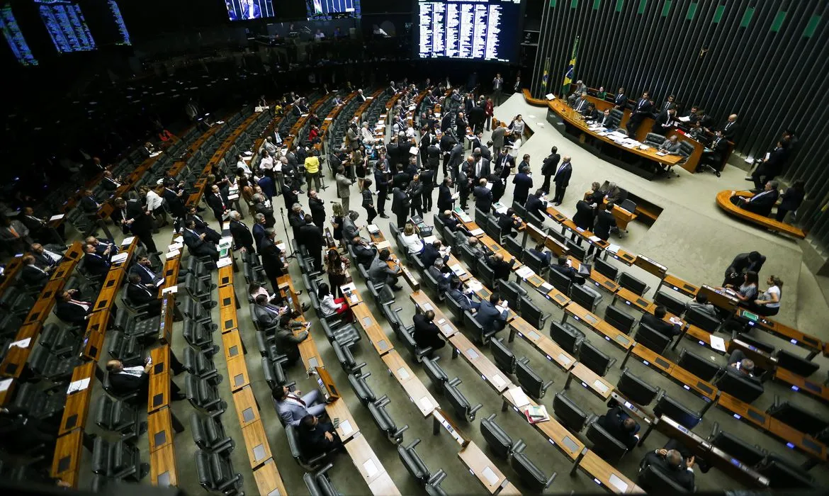 Imagem ilustrativa da imagem Concurso da Câmara dos Deputados terá 140 vagas e salários de até R$ 34.812