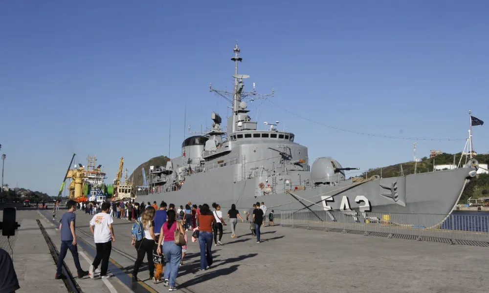 Imagem ilustrativa da imagem Conheça o interior de um navio de guerra