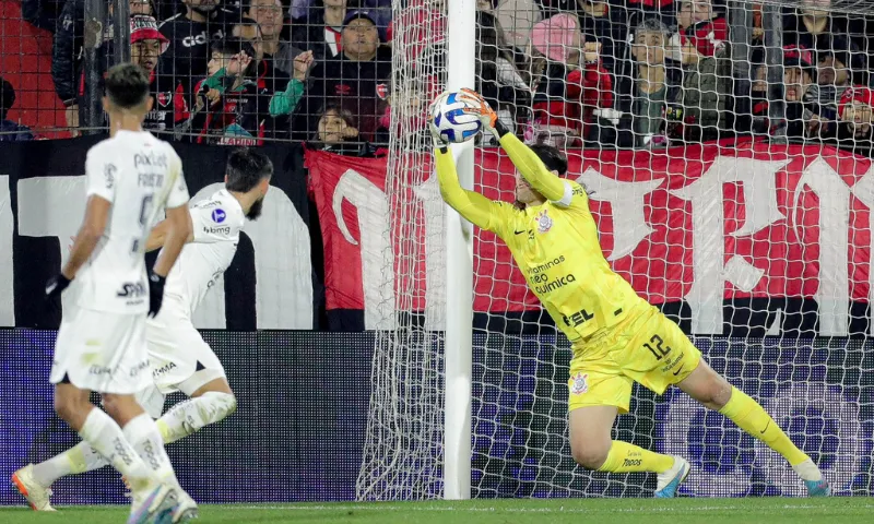 Imagem ilustrativa da imagem Corinthians empata com o Newell's e avança às quartas da Sul-Americana