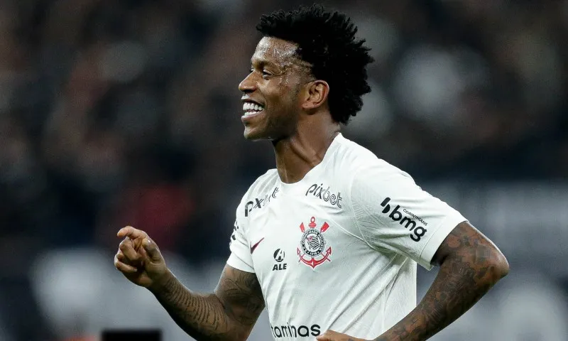 Imagem ilustrativa da imagem Corinthians vence Estudiantes em jogo com homenagens