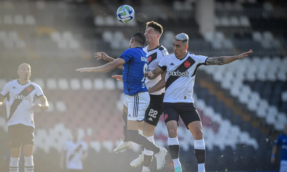 Imagem ilustrativa da imagem Cruzeiro vence em São Januário e amplia a crise no Vasco