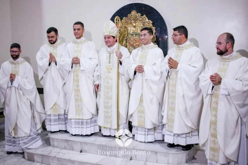 Imagem ilustrativa da imagem Dom Paulo Jackson ordena seis padres e se despede de Garanhuns