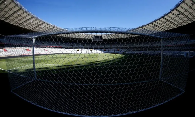 Imagem ilustrativa da imagem Em briga pelo Maracanã, Flamengo sugere ao Vasco que use estádio do Botafogo