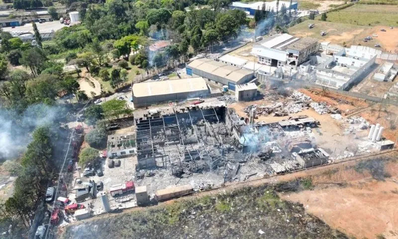 Imagem ilustrativa da imagem Explosão em caldeira de metalúrgica deixa dois mortos e 12 feridos em SP