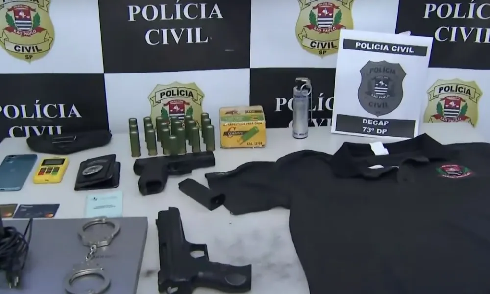 Imagem ilustrativa da imagem Falso policial é preso em SP com réplicas de arma de fogo