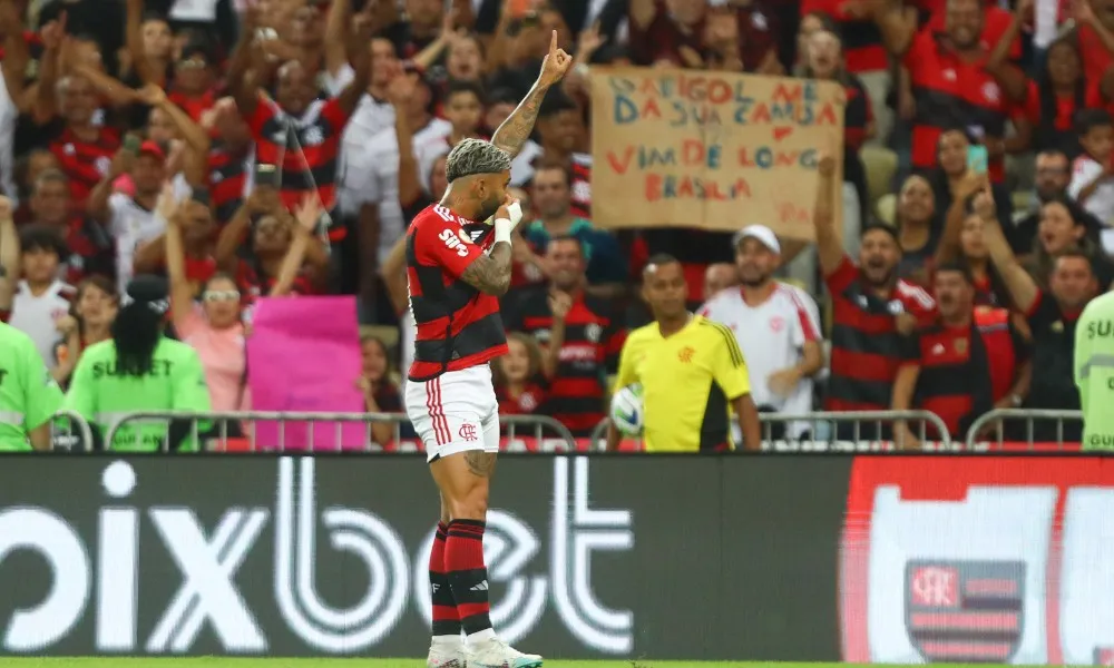 Imagem ilustrativa da imagem Fla supera Fortaleza com show de Arrascaeta no Maracanã e 150º gol de Gabigol