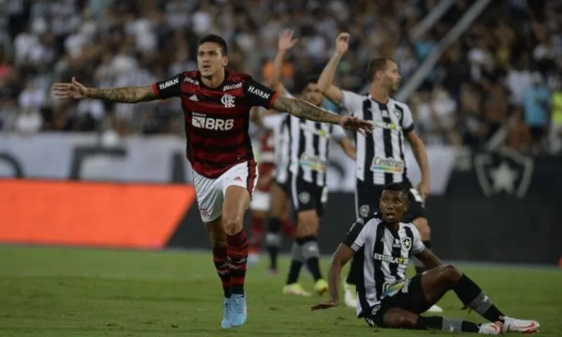 Imagem ilustrativa da imagem Flamengo tem vantagem nos confrontos recentes contra Botafogo; veja números