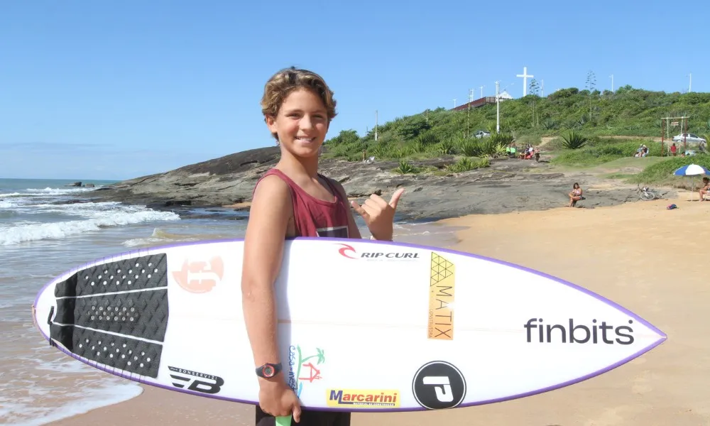 Imagem ilustrativa da imagem Garoto de 11 anos tem rotina disciplinada para ser um campeão de surfe