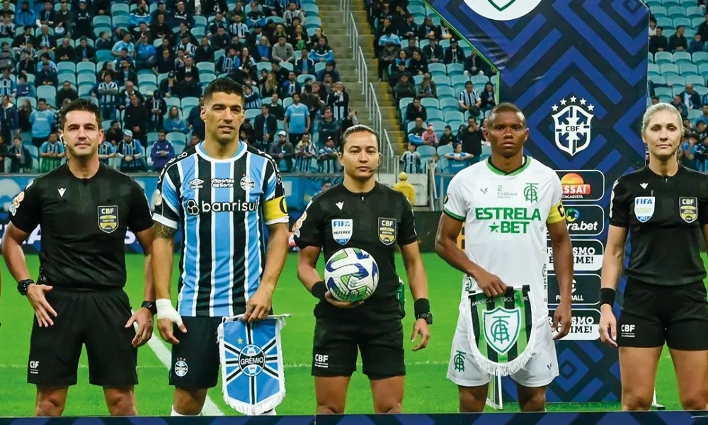 Imagem ilustrativa da imagem Grêmio vence América-MG com gol de Suárez após indício de aposentadoria
