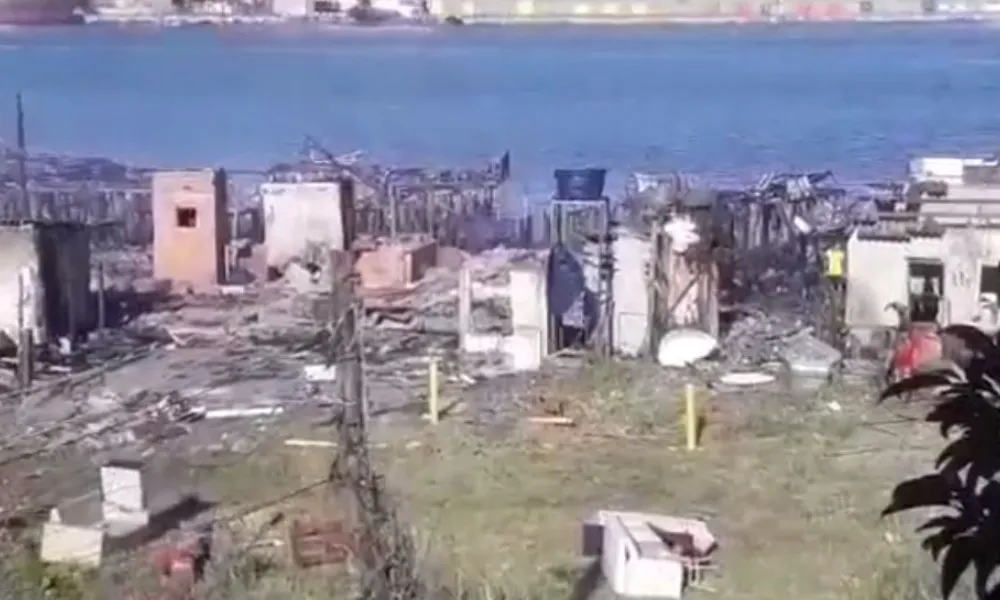 Imagem ilustrativa da imagem Incêndio destrói 36 casas em comunidade no litoral de São Paulo