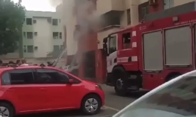 Imagem ilustrativa da imagem Incêndio em apartamento assusta moradores de condomínio em Jardim Camburi