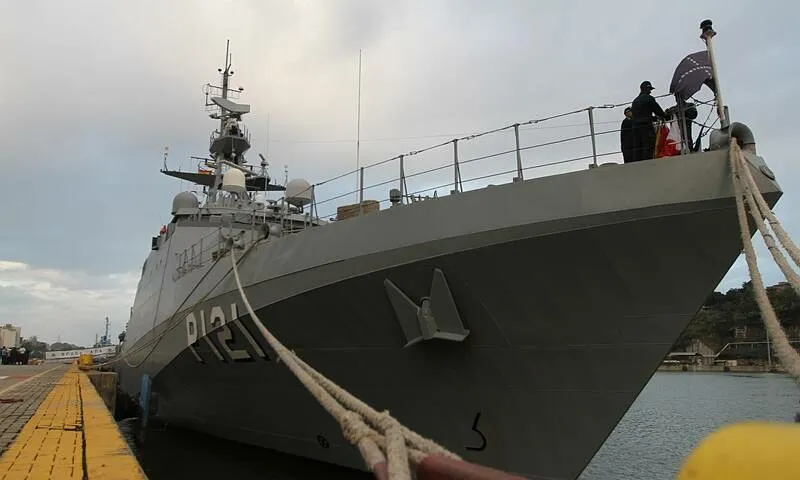 Imagem ilustrativa da imagem Ingressos gratuitos para visitar navio de guerra no Porto de Vitória