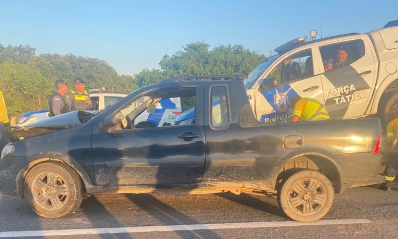 Imagem ilustrativa da imagem Ladrão rouba carro em Guarapari, é perseguido na Rodovia do Sol e sofre acidente