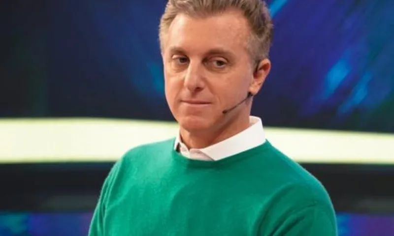 Imagem ilustrativa da imagem Luciano Huck revela valor doado ao 'Criança Esperança' e é criticado nas redes