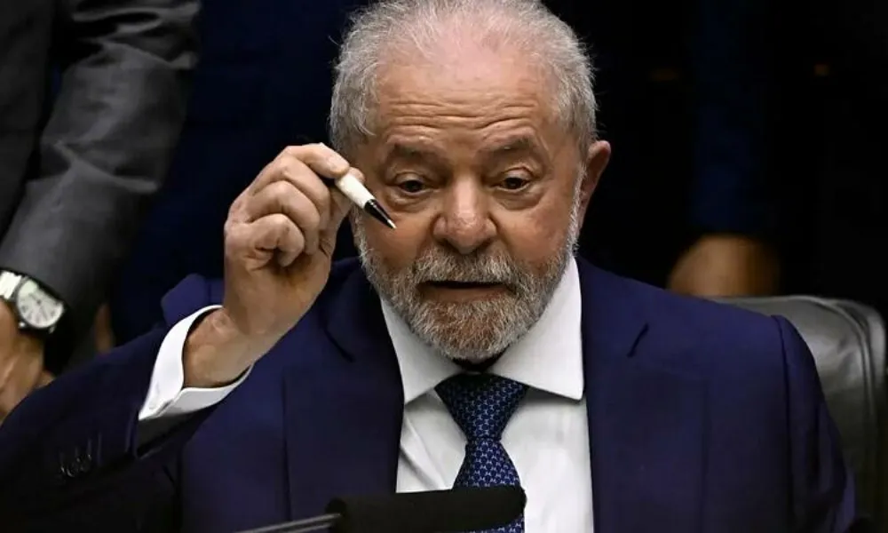 Imagem ilustrativa da imagem Lula diz que Bolsonaro é problema da Justiça após condenação no TSE