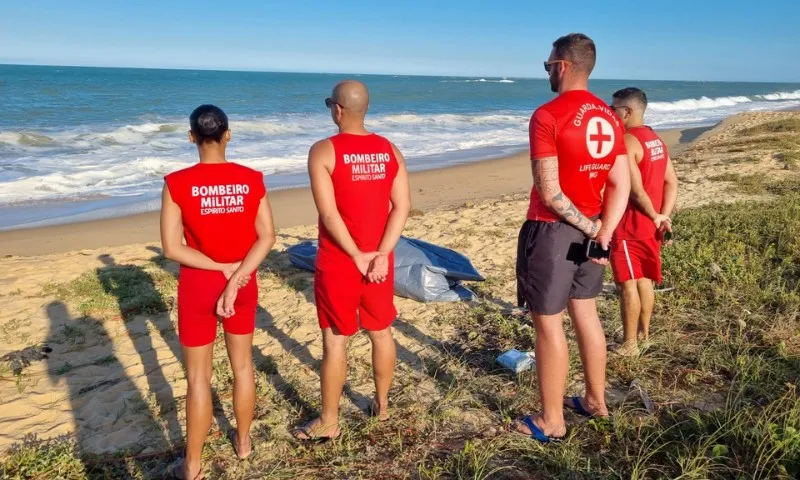 Imagem ilustrativa da imagem Mais duas pessoas morrem ao cair de pedra em praia de Guarapari